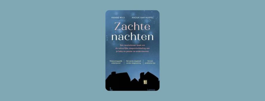 Cover van boek zachte nachten met daarop een beeld van huisjes in de nacht met in een van de huizen een raam waar nog licht brand