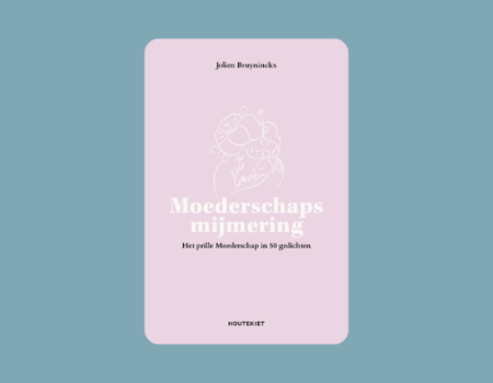 Een roze boekcover met een fineline tekening op in het wit van een mama die een kindje vasthoudt met bloemen mee verwerkt in de tekening. Daaronder staat de titel in het groot en wit: Moederschapsmijmering